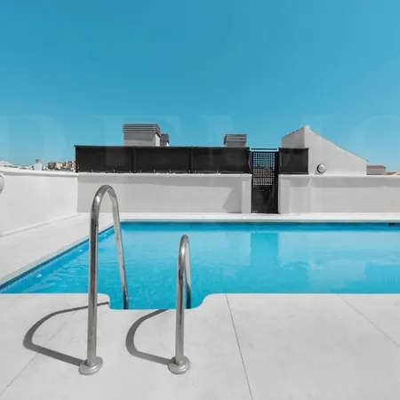 With Parking And Patio - Center By Rems Apartment *