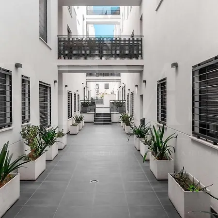 With Parking And Patio - Center By Rems *